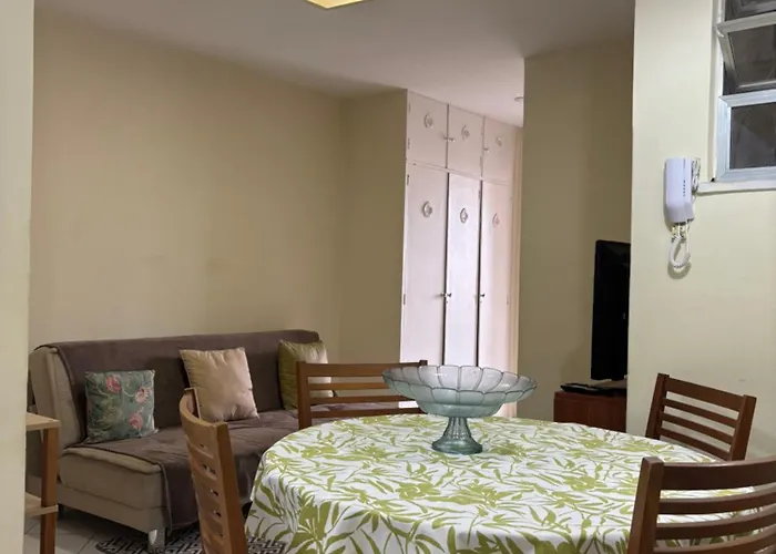 Apartamento mobiliado em Copacabana à 100m da praia Rio de Janeiro